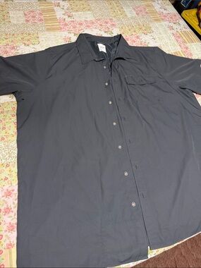 Men's Dark Gray Short-Sleeve Button-Up Outdoor Shirt